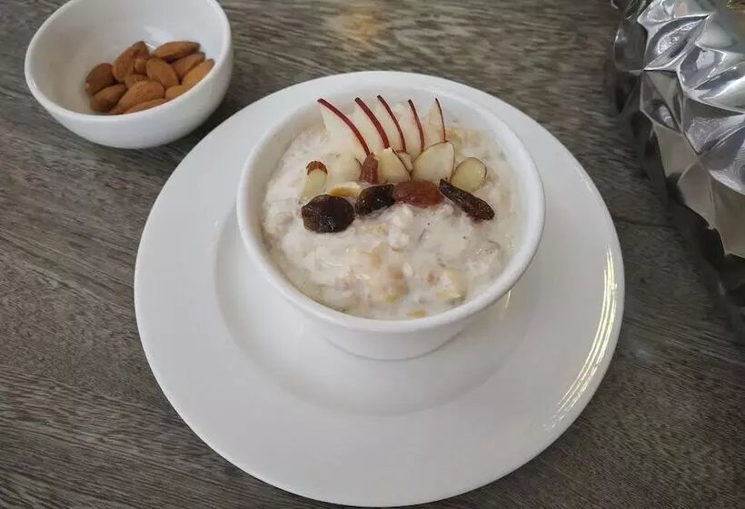 ホテル Golden Tulip Essential Jaipur