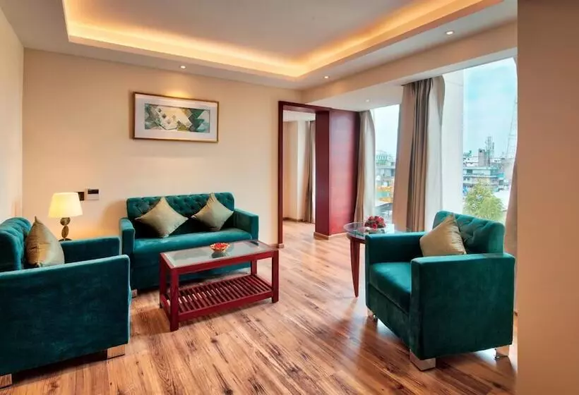 ホテル Golden Tulip Essential Jaipur