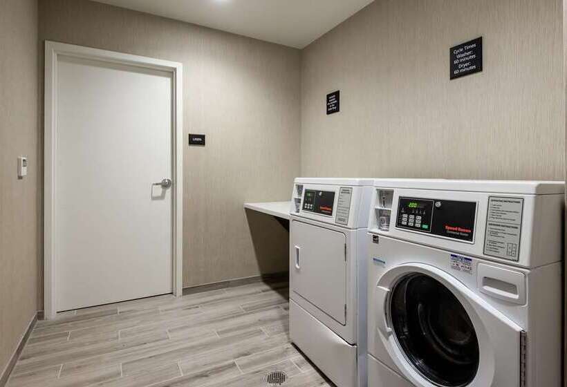 בית מלון כפרי Hampton Inn Baltimore Bayview Campus