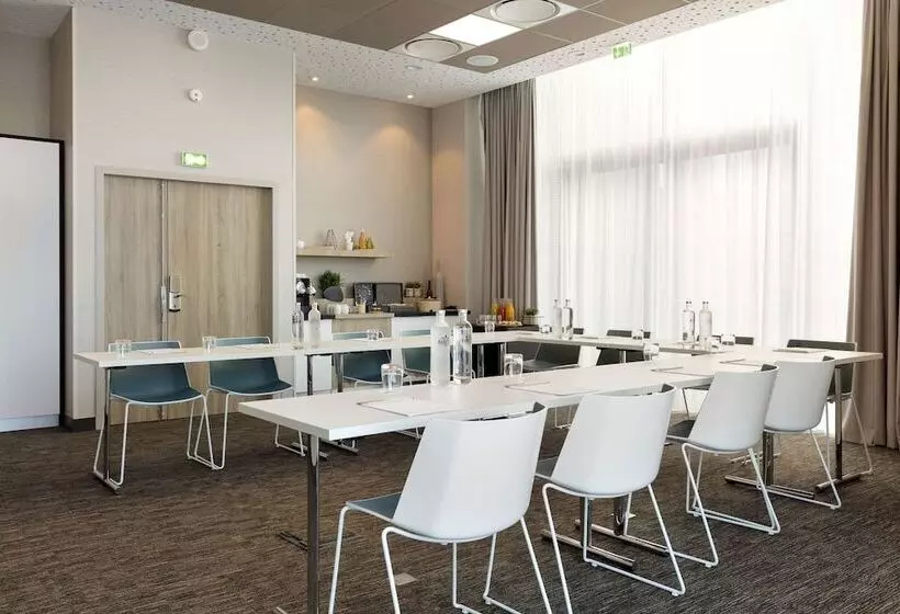 هتل Hilton Garden Inn Bordeaux Centre