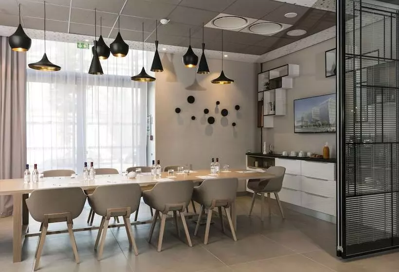 هتل Hilton Garden Inn Bordeaux Centre