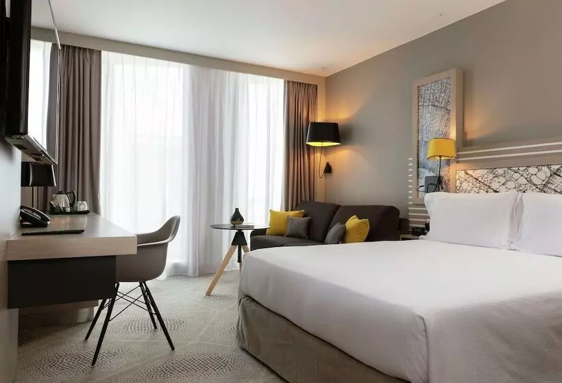 هتل Hilton Garden Inn Bordeaux Centre