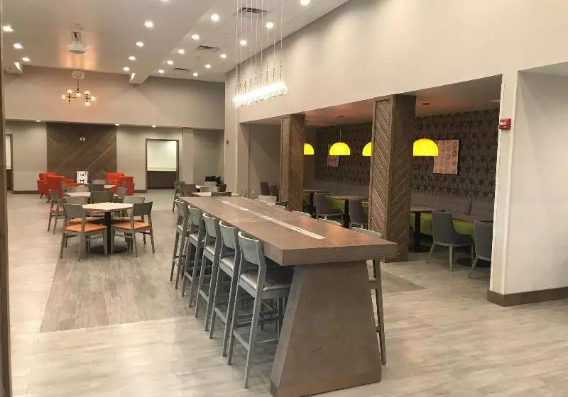 ホテル Holiday Inn & Suites Memphis Southeast Germantown, An Ihg