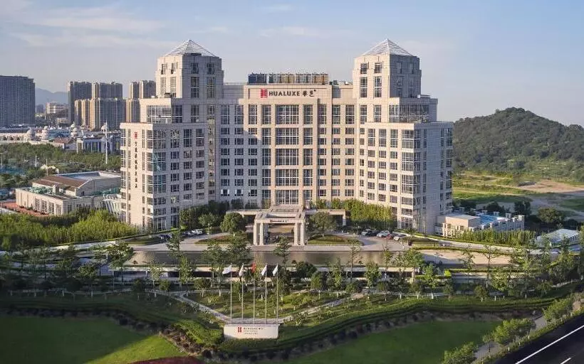 Hotelli Hualuxe Ningbo Harbor City, An Ihg