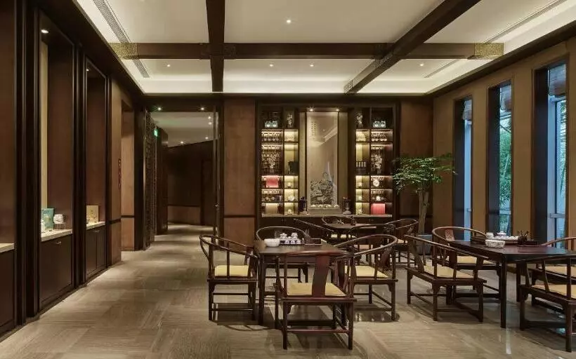 Hotelli Hualuxe Ningbo Harbor City, An Ihg