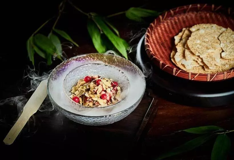 Hotelli Hualuxe Ningbo Harbor City, An Ihg