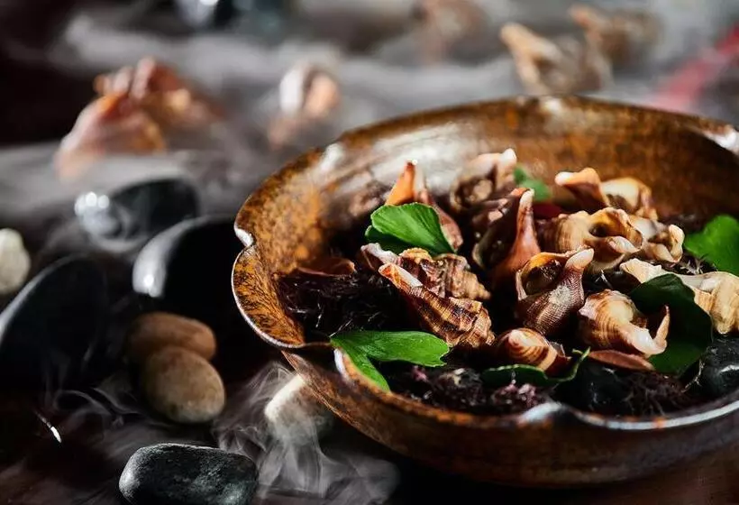 Hotelli Hualuxe Ningbo Harbor City, An Ihg