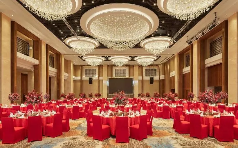 Hotelli Hualuxe Ningbo Harbor City, An Ihg