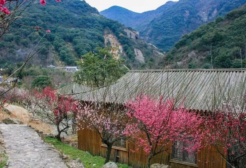 Hotelli Hualuxe Ningbo Harbor City, An Ihg