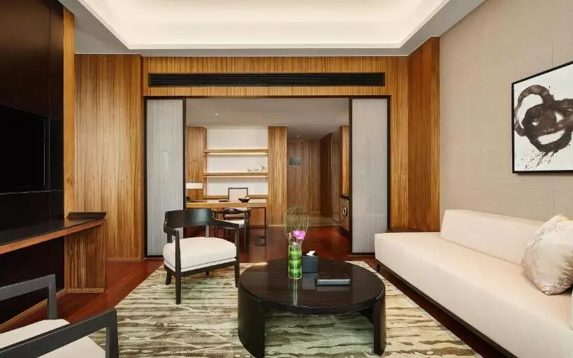 Hotelli Hualuxe Ningbo Harbor City, An Ihg