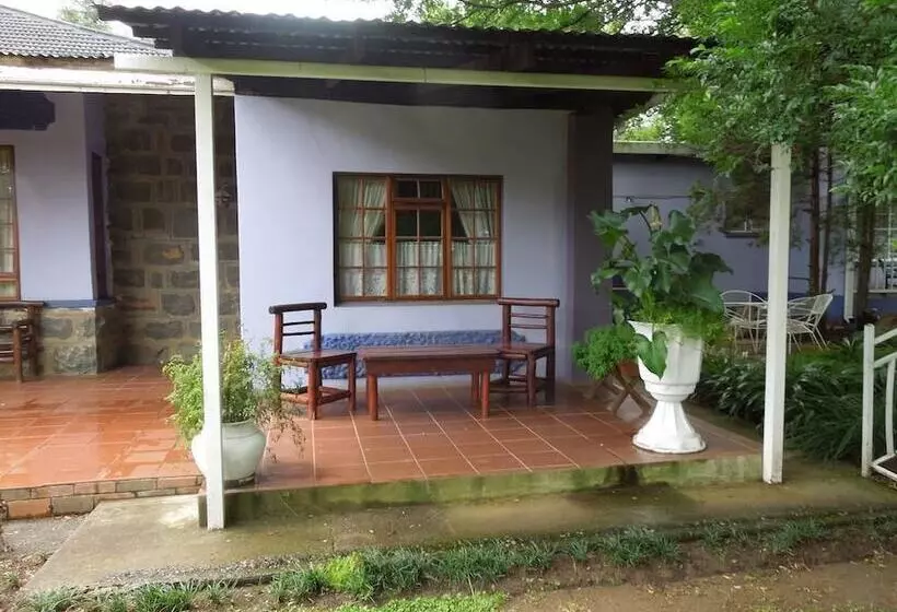 Hotelli Lilac Lodge Purple House