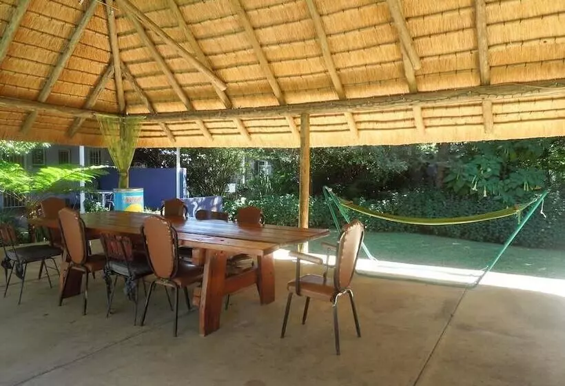 Hotelli Lilac Lodge Purple House