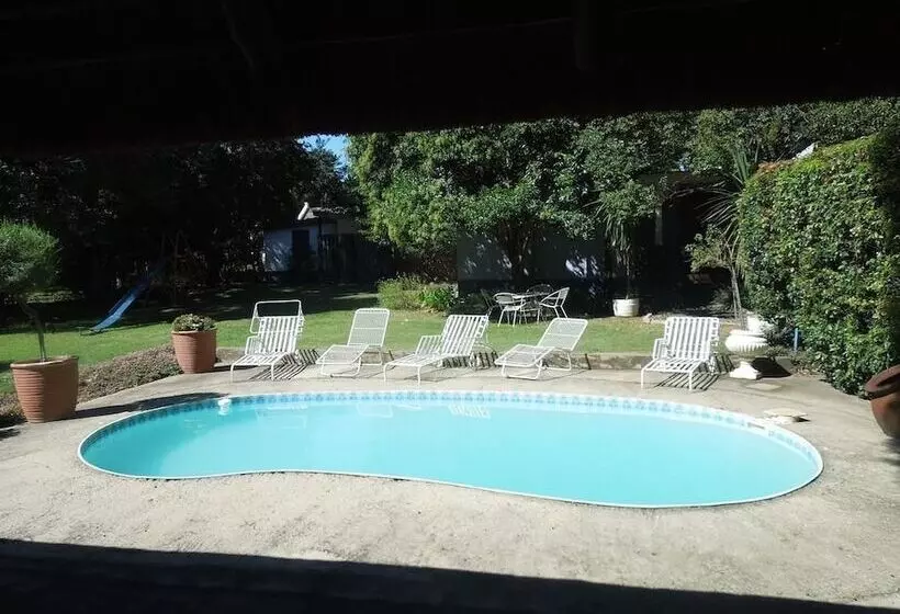 Hotelli Lilac Lodge Purple House