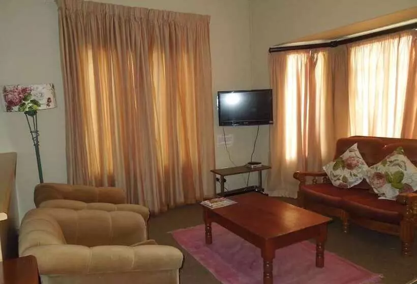 Hotelli Lilac Lodge Purple House