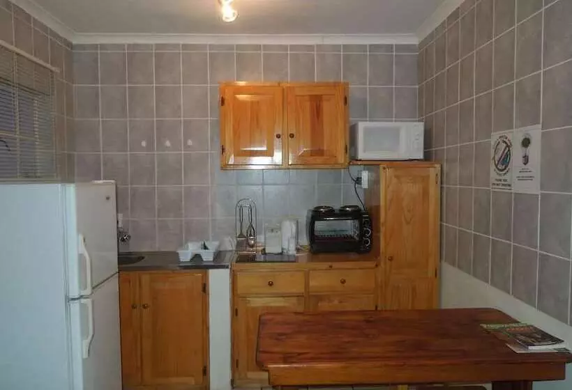 Hotelli Lilac Lodge Purple House