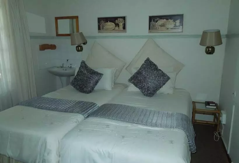 Hotelli Lilac Lodge Purple House