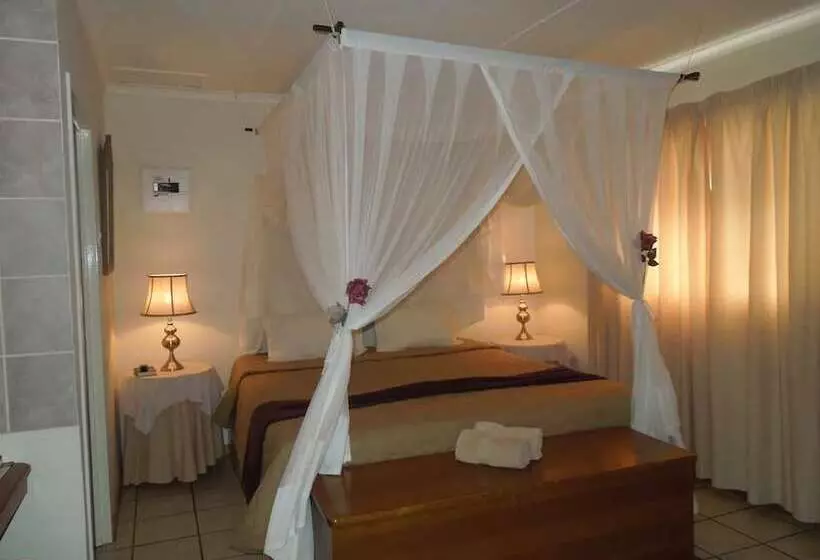 Hotelli Lilac Lodge Purple House