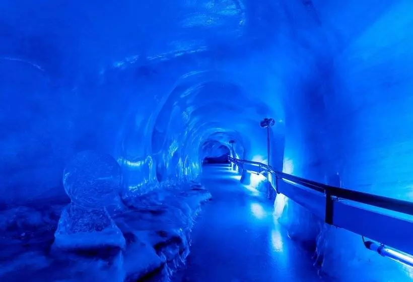 Hotelli Grand Your Home With Common Kitchens With Self Check In