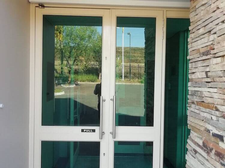 בית מלון כפרי Sun1 Midrand