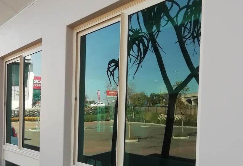 בית מלון כפרי Sun1 Midrand