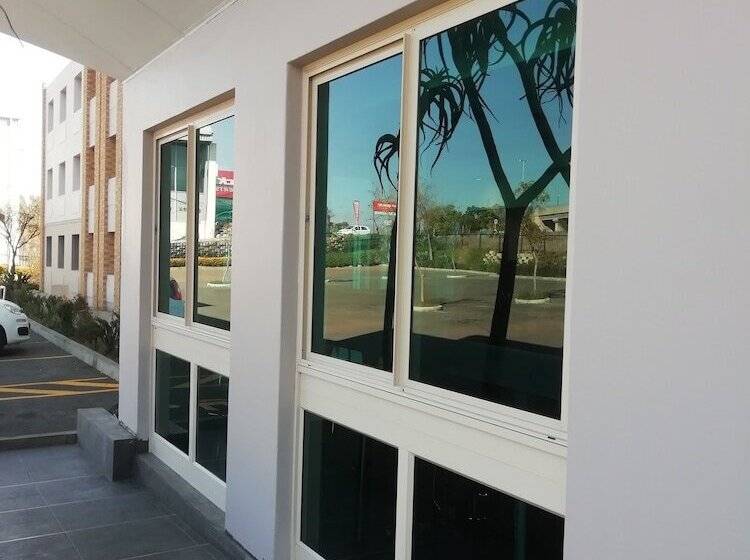 בית מלון כפרי Sun1 Midrand