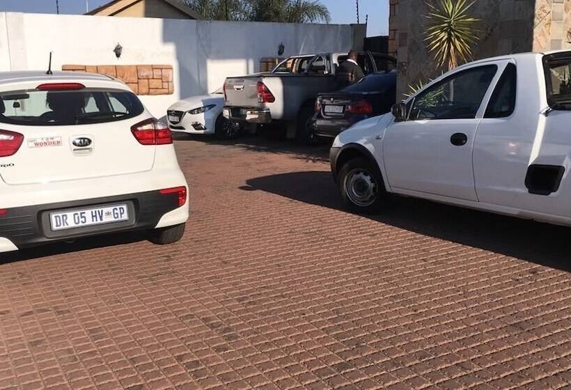 בית מלון כפרי Tassili Lodge