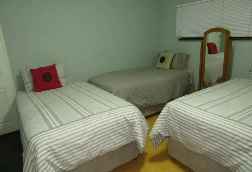 ホテル The Musafer Travel Lodge