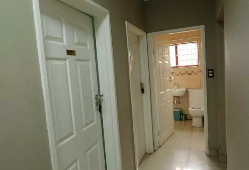 ホテル The Musafer Travel Lodge