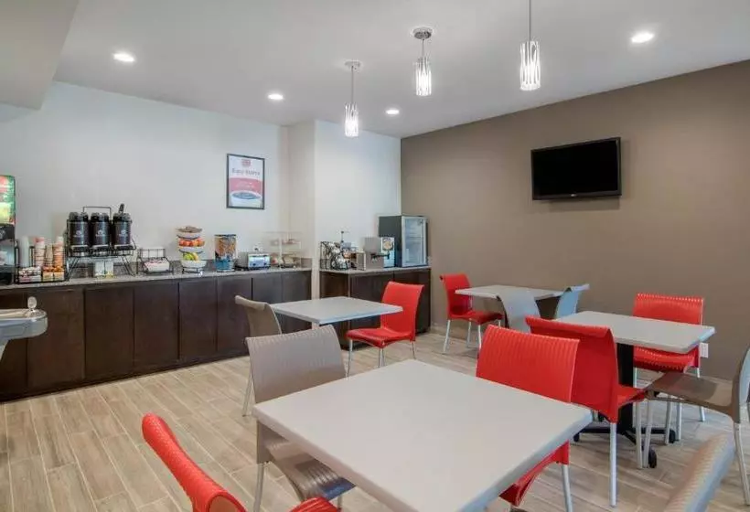 Hotelli Econo Lodge Inn & Suites