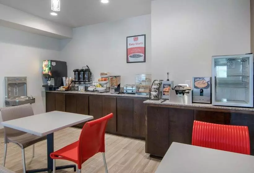 Hotelli Econo Lodge Inn & Suites