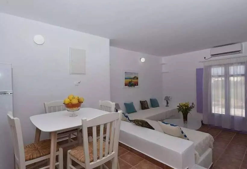 Analypsi Houses