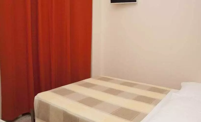 هتل 4rooms B&b Salerno