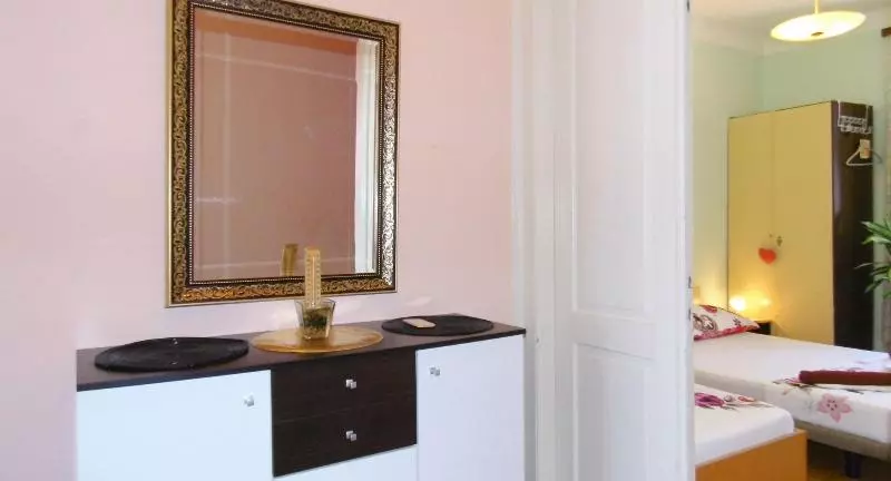 Hotelli Apartments Smoky