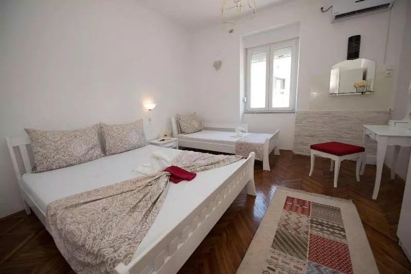 Hotelli Apartments Smoky