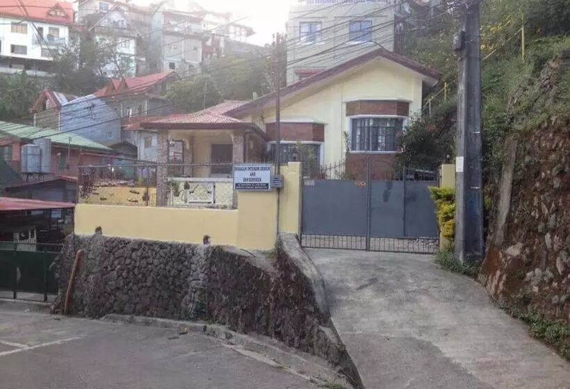 ホテル De Hagan Transient Baguio City