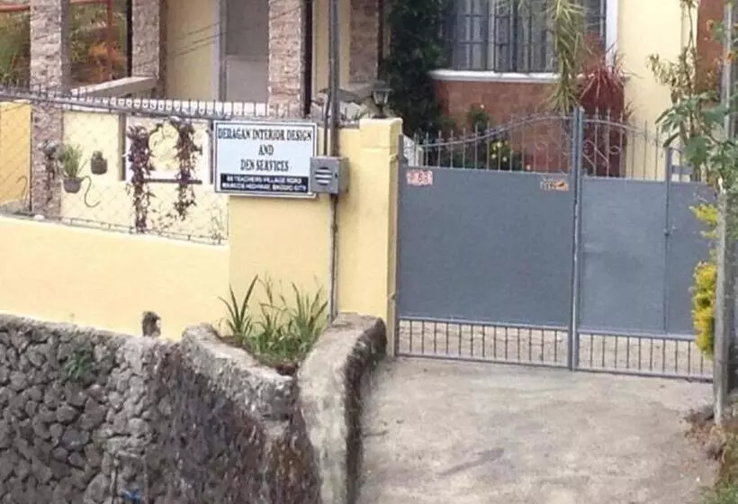 ホテル De Hagan Transient Baguio City