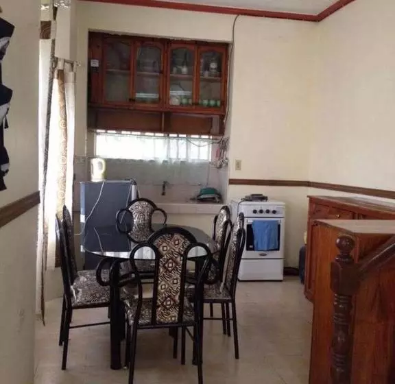 ホテル De Hagan Transient Baguio City