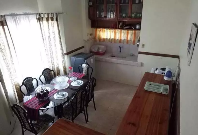 ホテル De Hagan Transient Baguio City