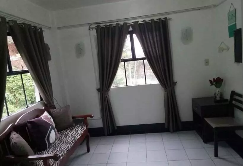 ホテル De Hagan Transient Baguio City