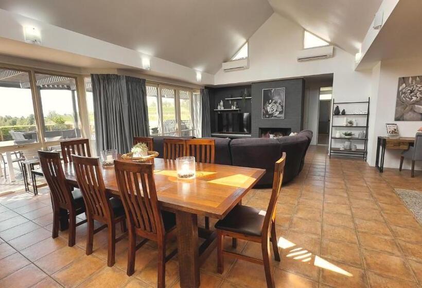 בית מלון כפרי Grapevines Boutique Accommodation