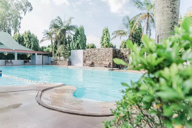 هتل Nature's Village Resort