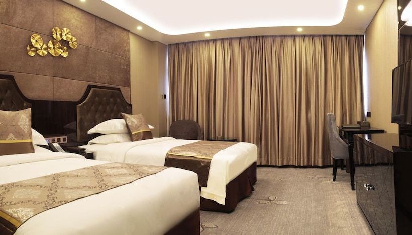 Отель Pullanoman Holiday Inn