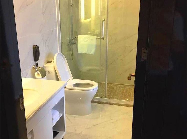 Отель Pullanoman Holiday Inn