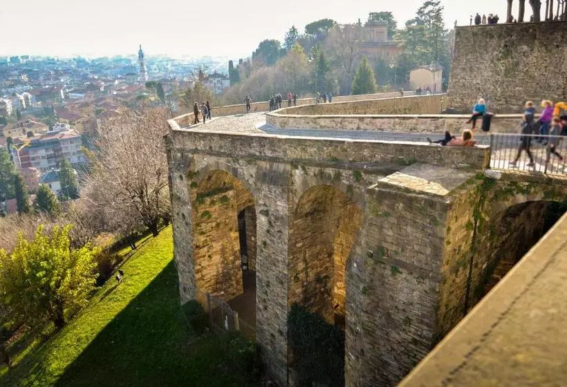 هتل Quarenghi 16