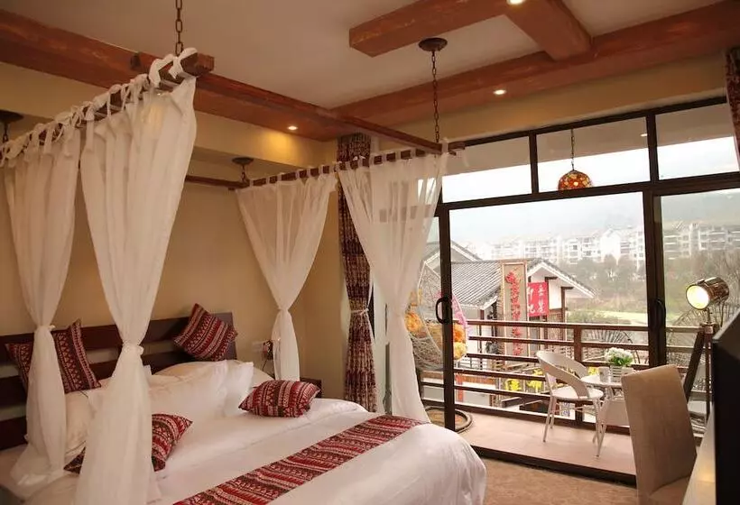 هتل Zhangjiajie Towo Holiday