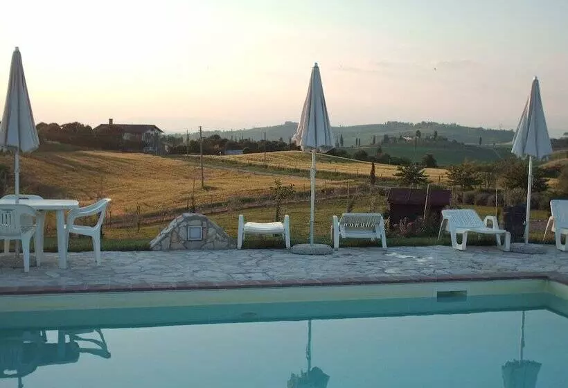 Hotelli Agriturismo Le Docce