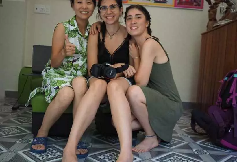 هتل Apricot Homestay
