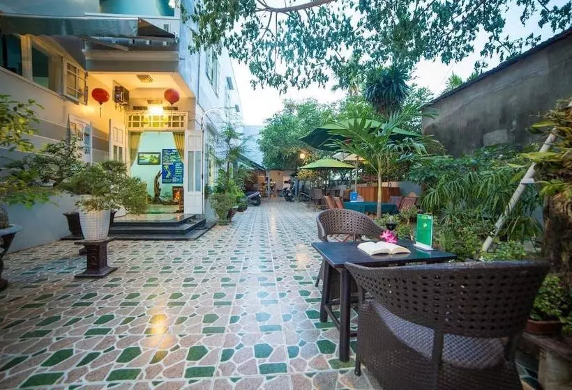 هتل Apricot Homestay