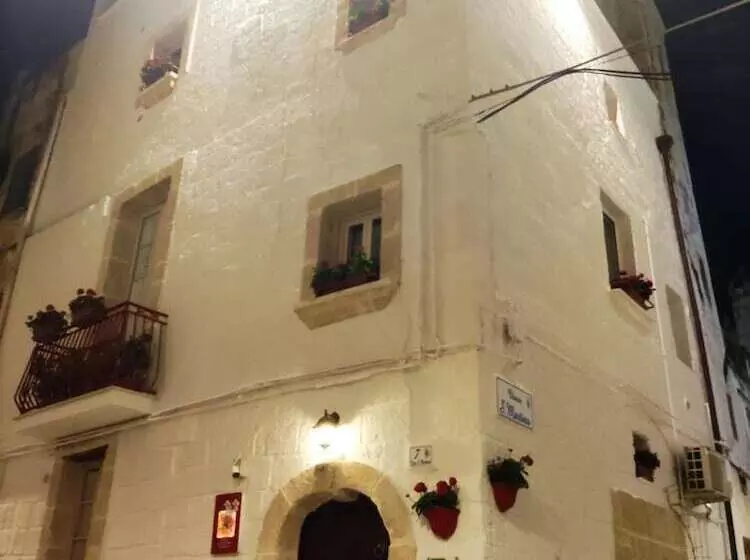 هتل B&b Borgo San Martino