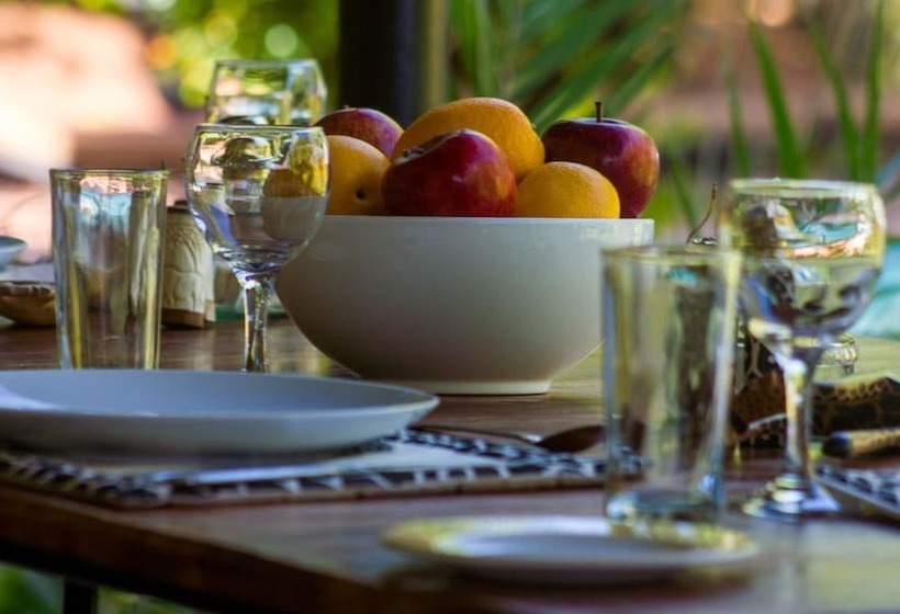 هتل Chanters Lodge